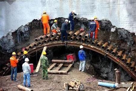 玉林隧道钢花管支护案例